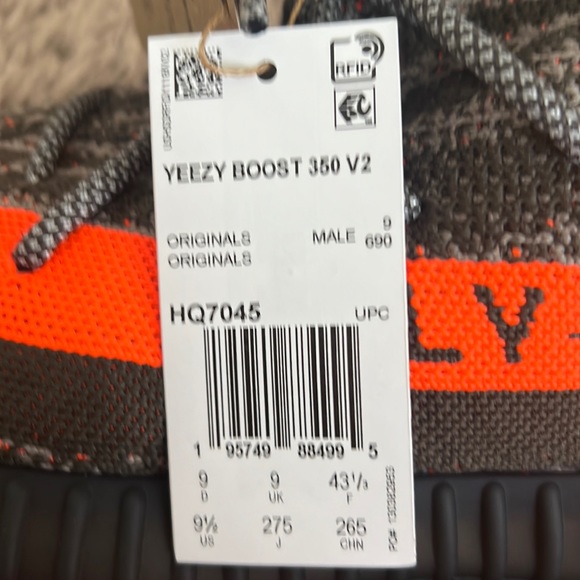 Yeezy 350 Carbon Beluga V2
